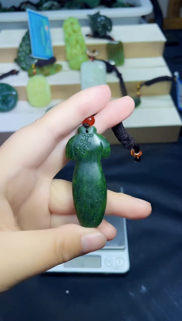 颈饰未镶嵌和田玉1