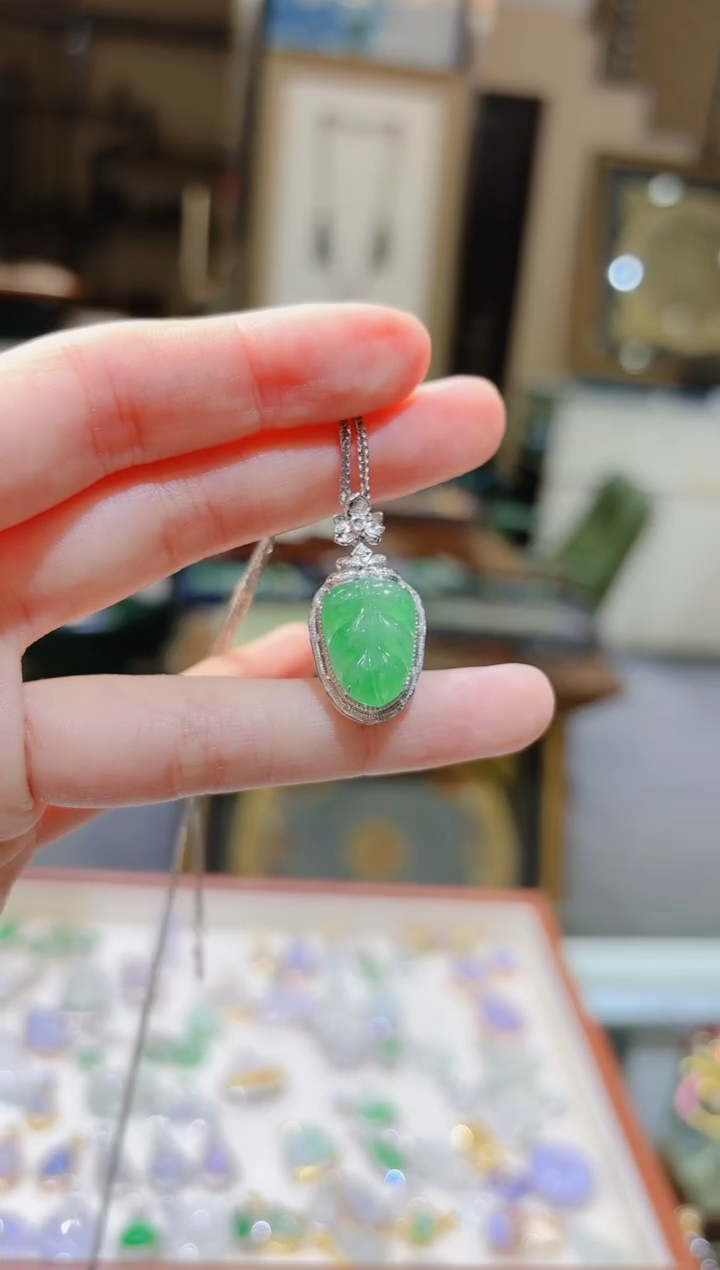 【闪购商品】翡翠颈饰18K金镶嵌绿翡翠叶子项坠