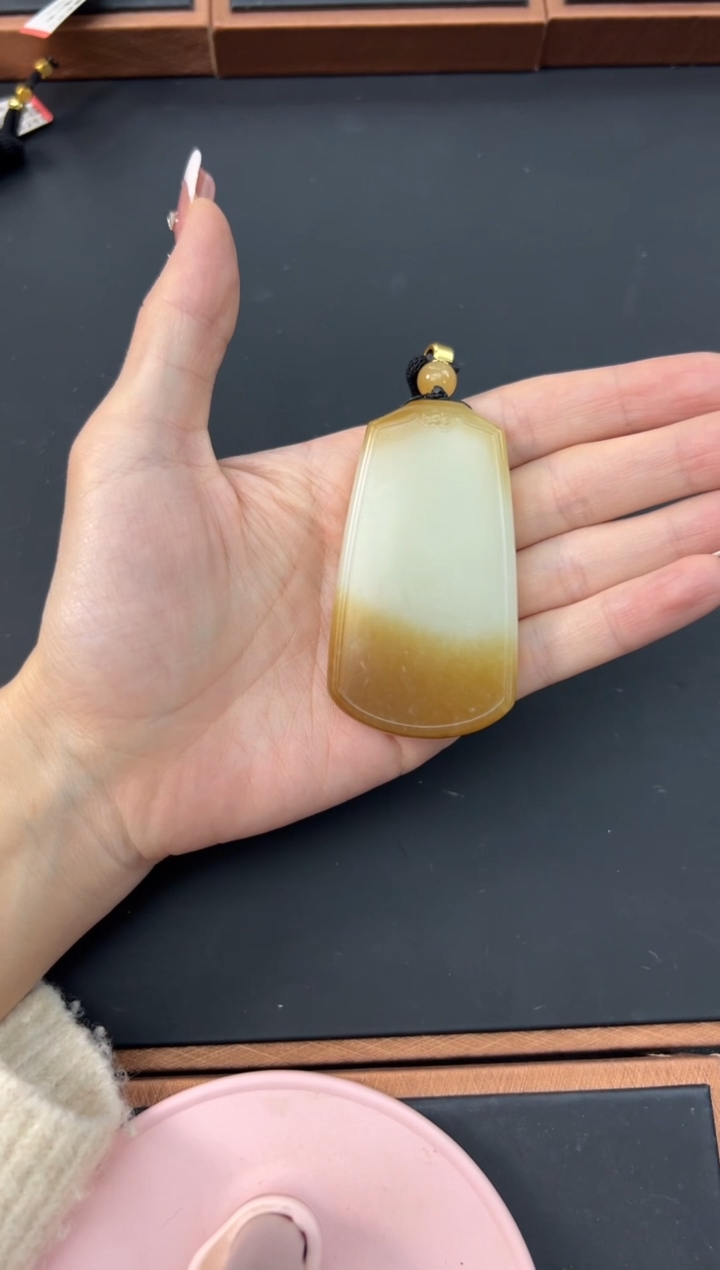 【闪购商品】和田玉吊坠(赠链)未镶嵌且末金山微色差吊坠