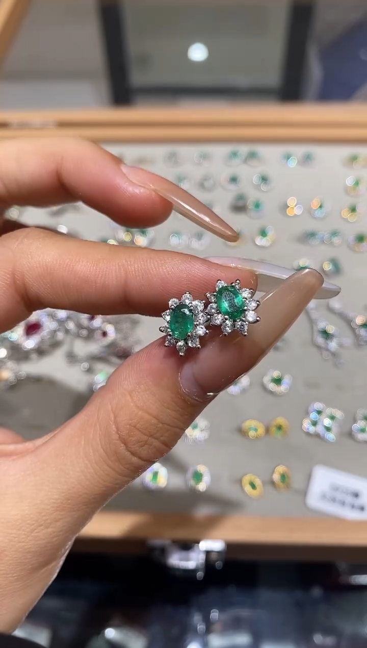 银S925镶嵌耳饰祖母绿耳钉