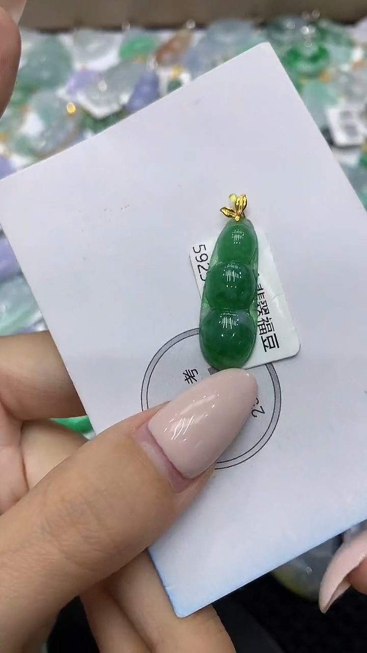 颈饰18K金镶嵌翡翠111111111111