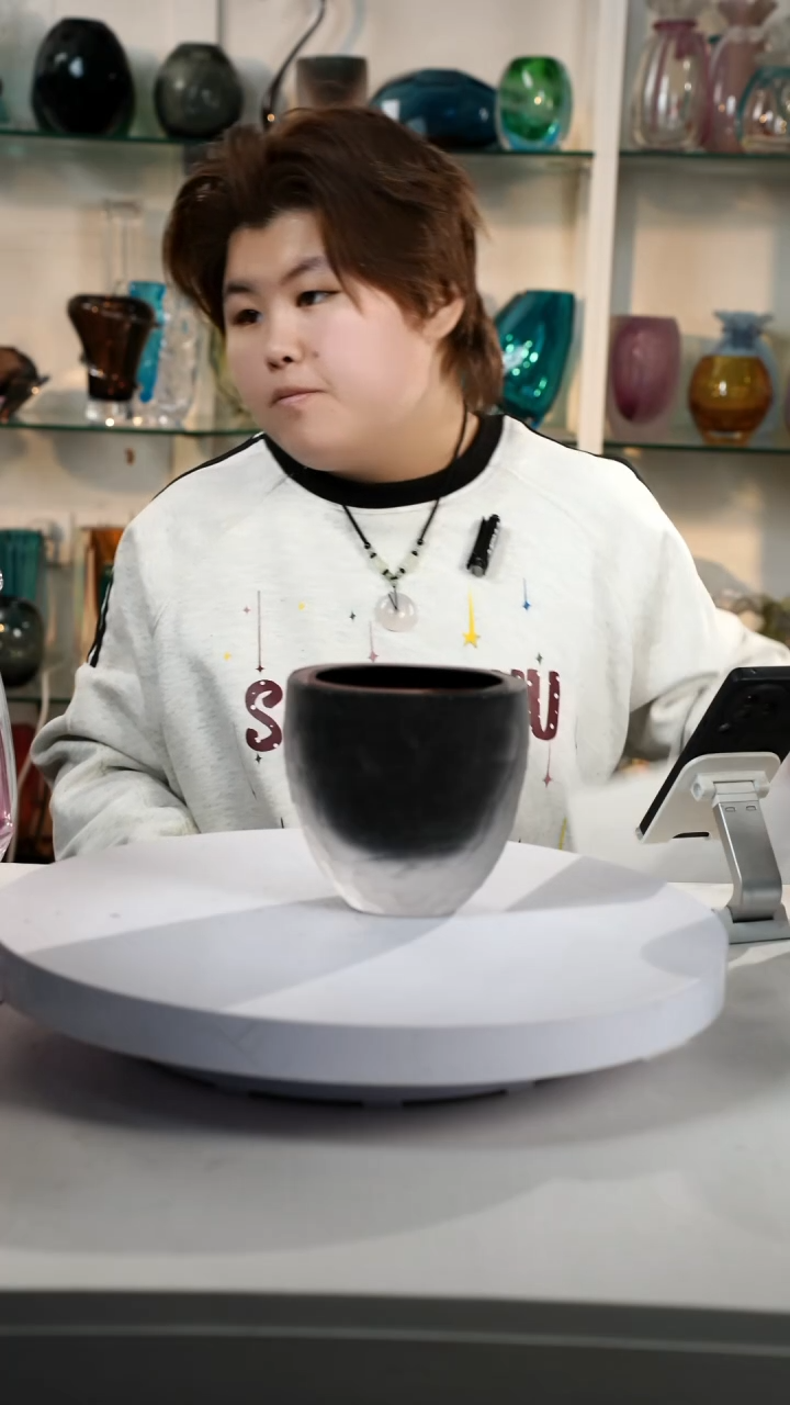 【闪购商品】琉璃【弘扬】高13轻奢琉璃花器正常手工痕迹