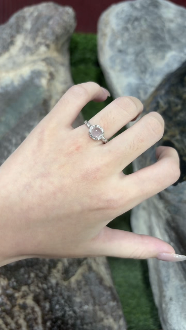 s925银镶嵌麻花小方糖粉水晶芙蓉石简单修饰手型显手长