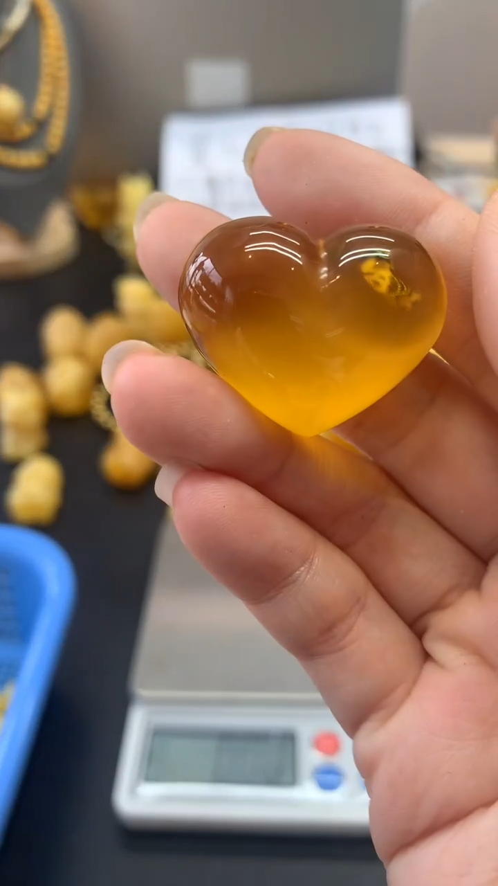 未镶嵌琥珀珠宝奇石971