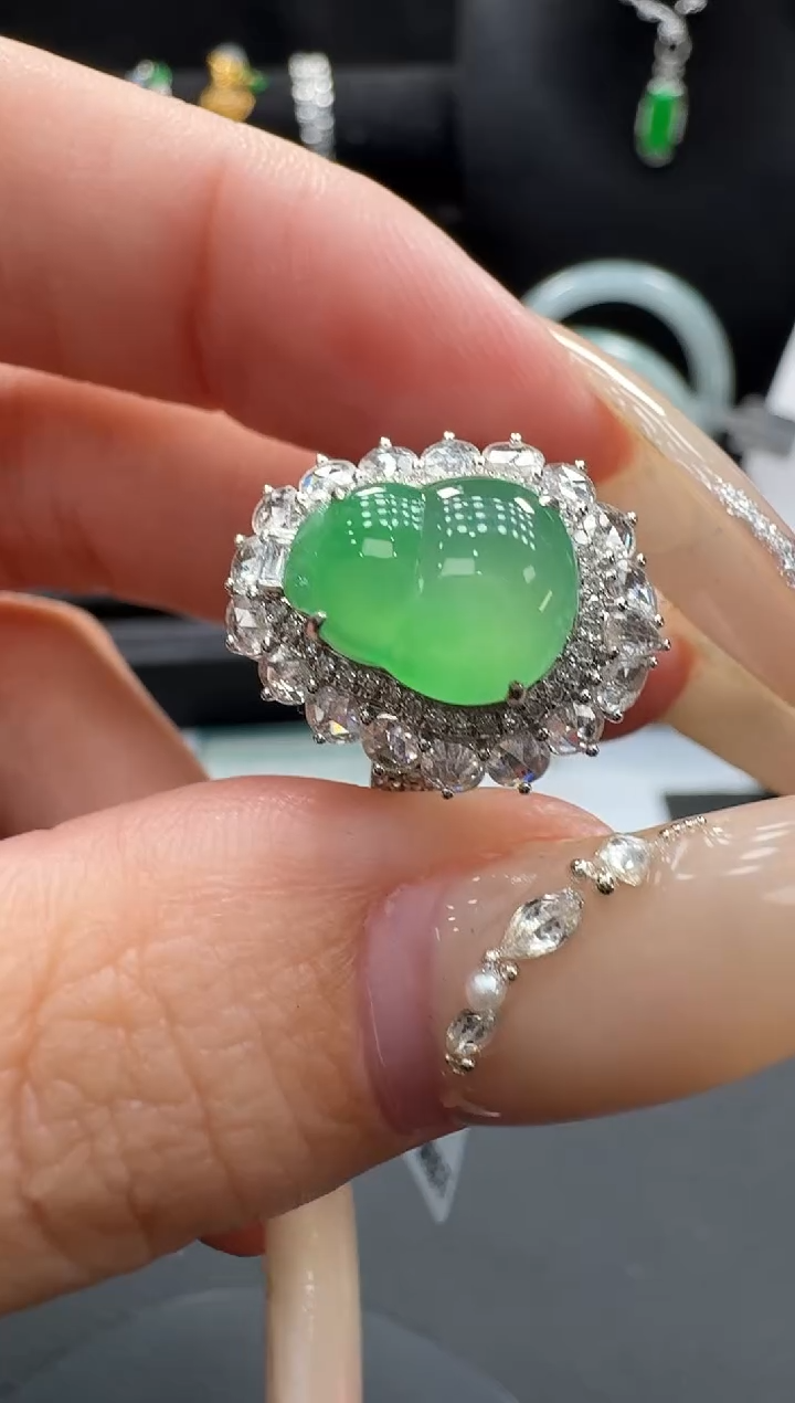 18K金镶嵌戒指翡翠翡翠戒指