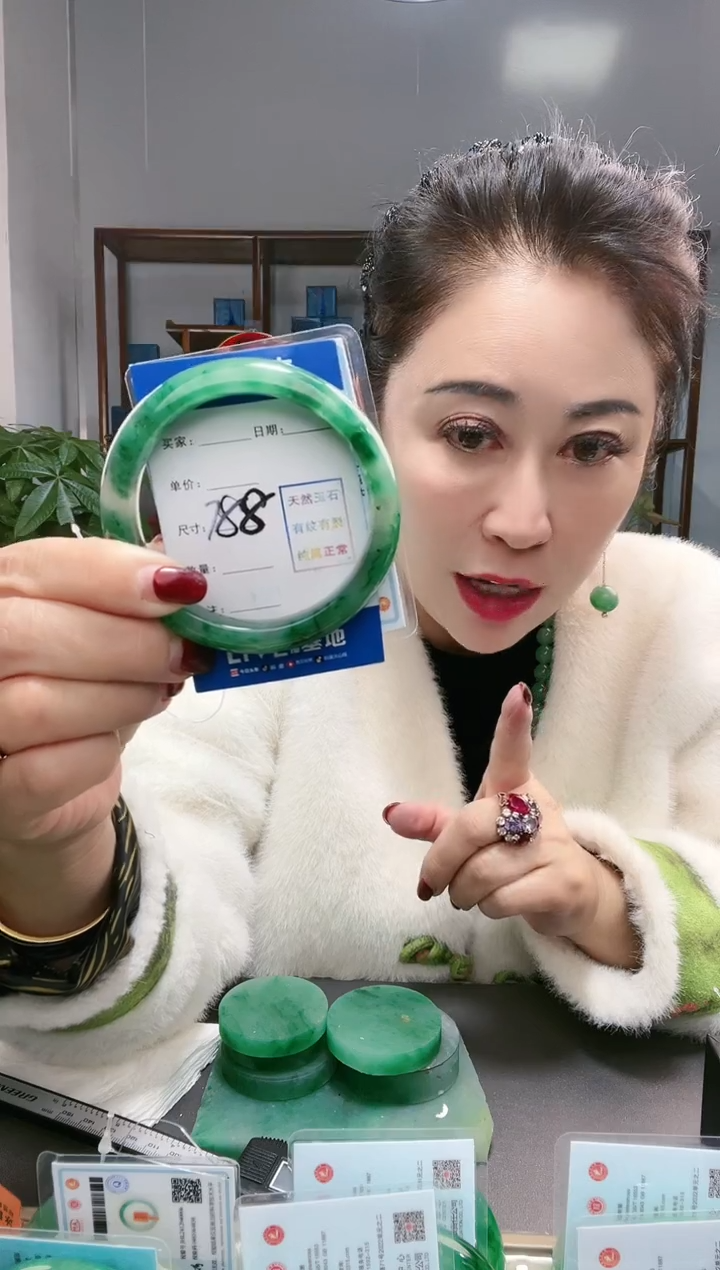 【闪购商品】石英质玉手镯未镶嵌非洲翠