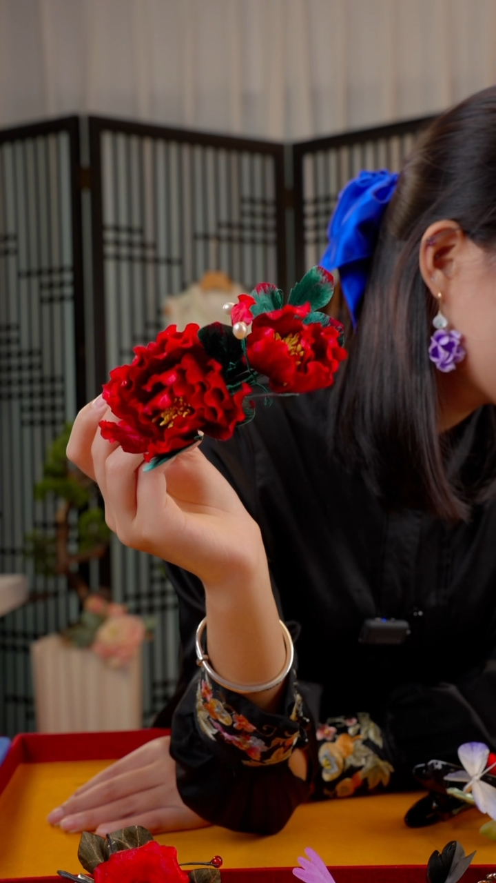 刺绣非遗绒花苏绣饰品