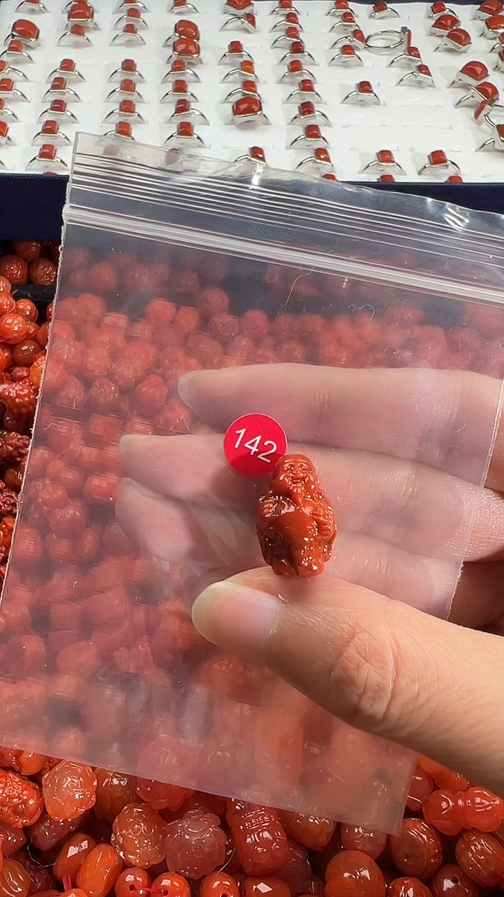 颈饰未镶嵌南红玛瑙1