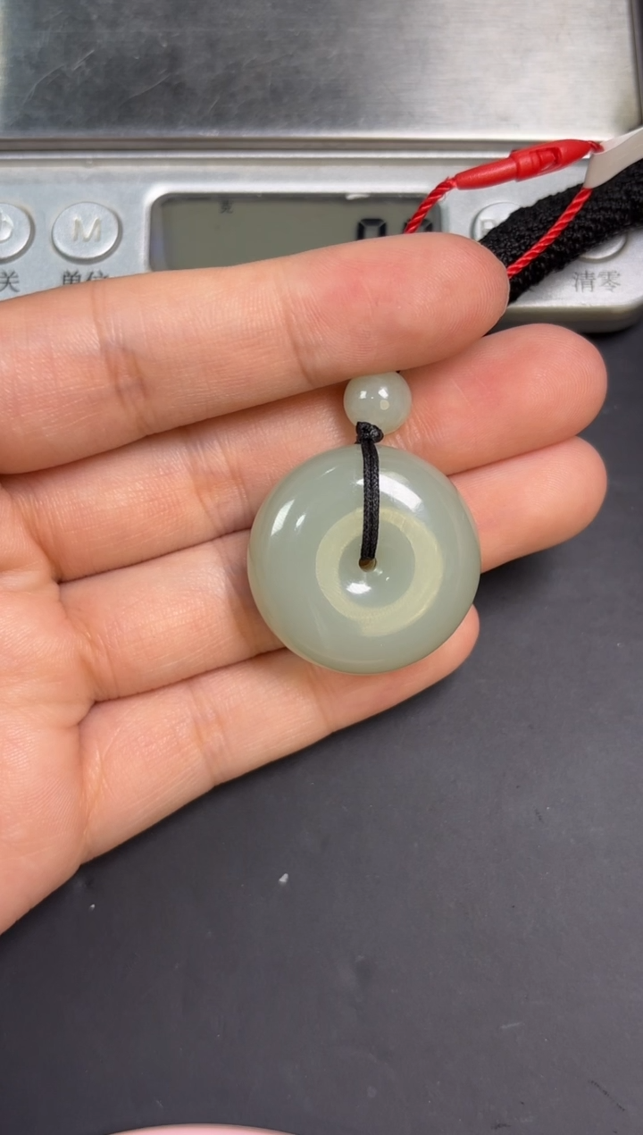 【闪购商品】和田玉吊坠(赠链)未镶嵌且末微色差近矿吊坠