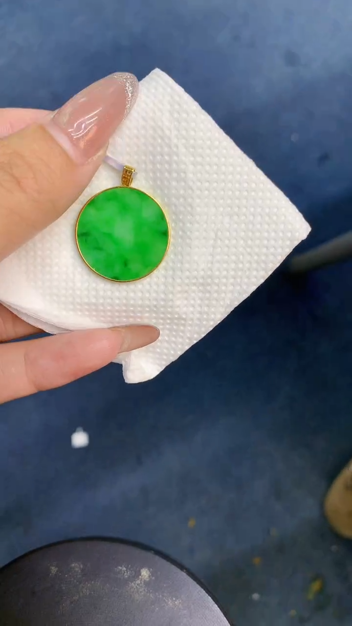 颈饰18K金镶嵌翡翠1