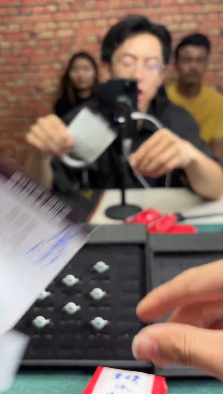 【闪购商品】翡翠手镯未镶嵌18手镯