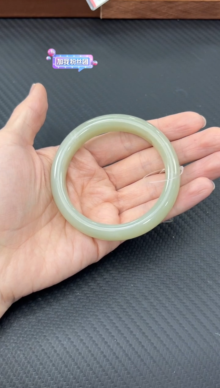 【闪购商品】和田玉手镯未镶嵌且末微色差近矿56手镯