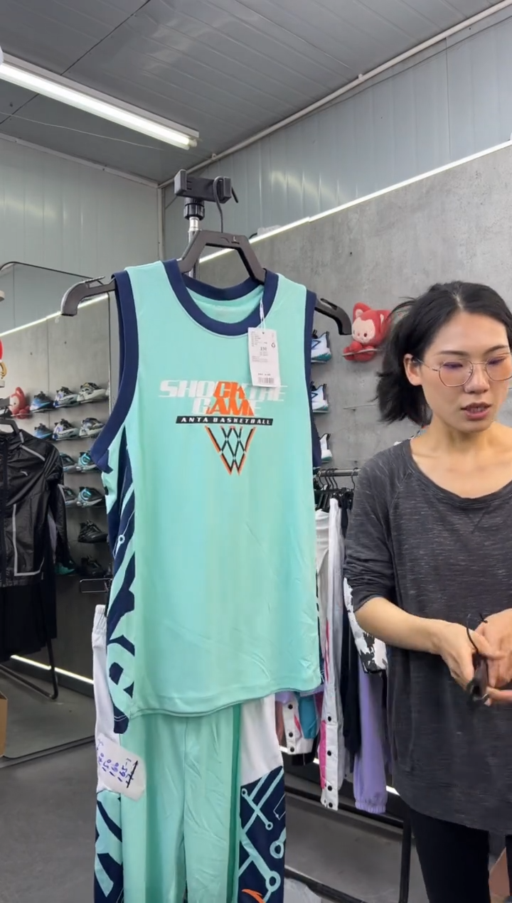 安踏儿童衣服尺码 ：150