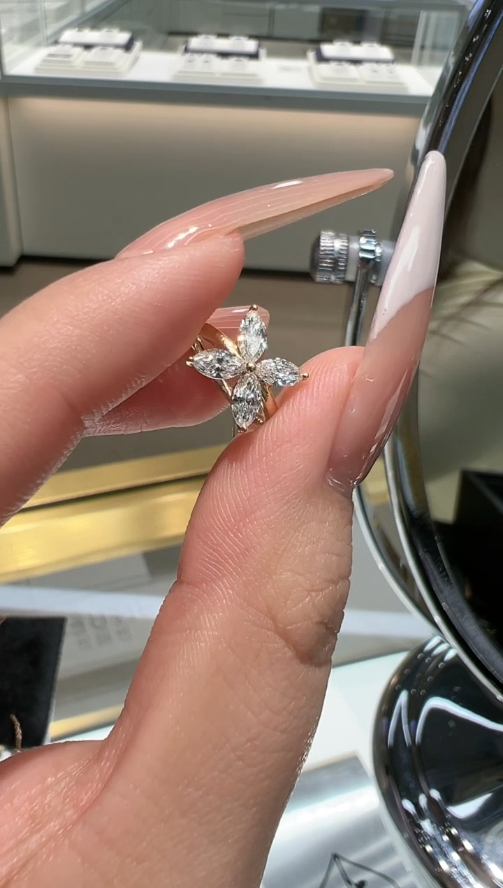 【闪购商品】合成钻石耳饰18K金镶嵌k黄耳圈