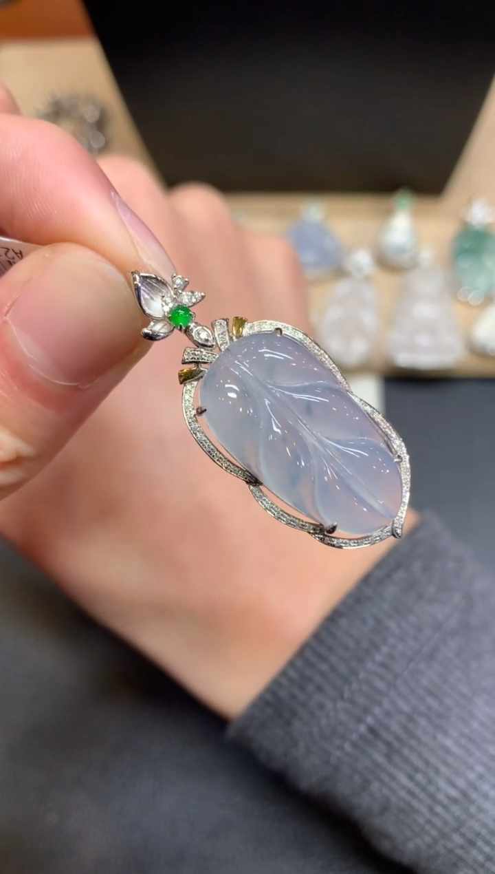 【闪购商品】翡翠颈饰18K金镶嵌叶子【无服务费】