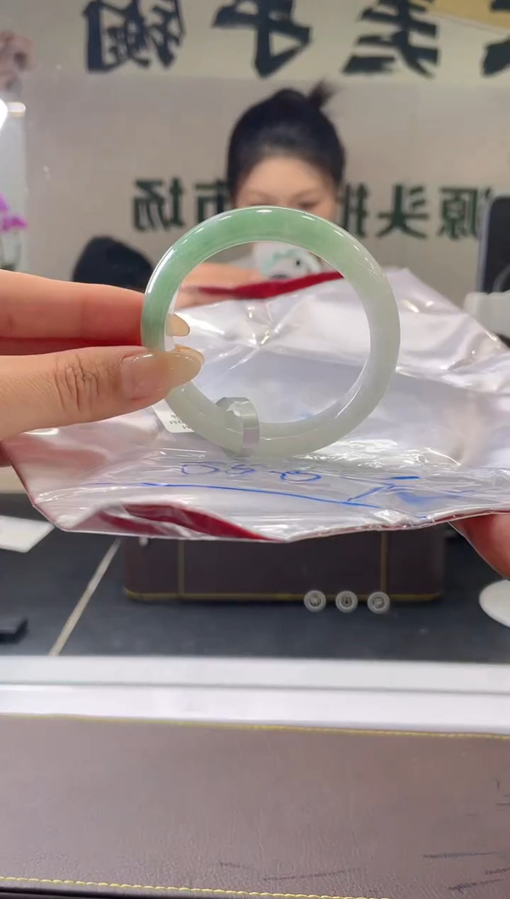 【闪购商品】翡翠手镯未镶嵌手镯