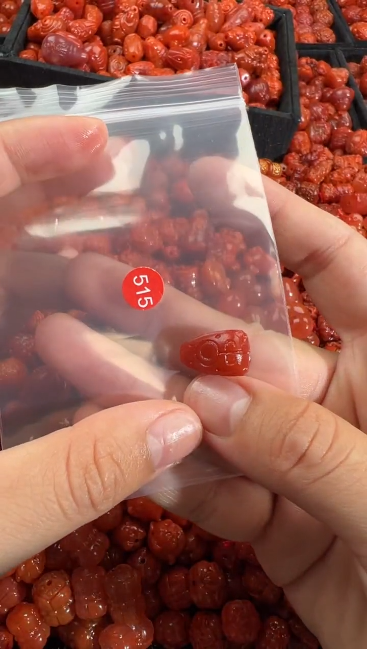 南红玛瑙未镶嵌颈饰1