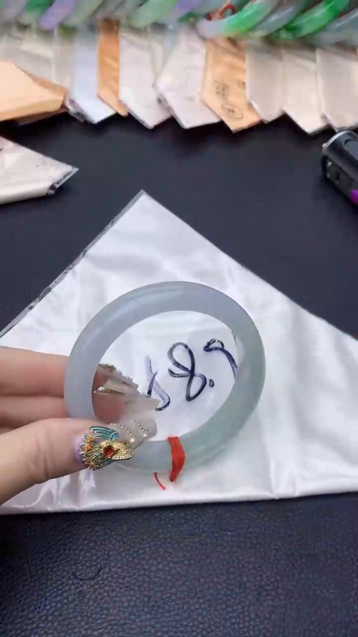 【闪购商品】翡翠手镯未镶嵌0213032611