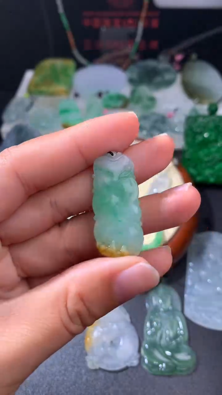 未镶嵌定制翡翠    