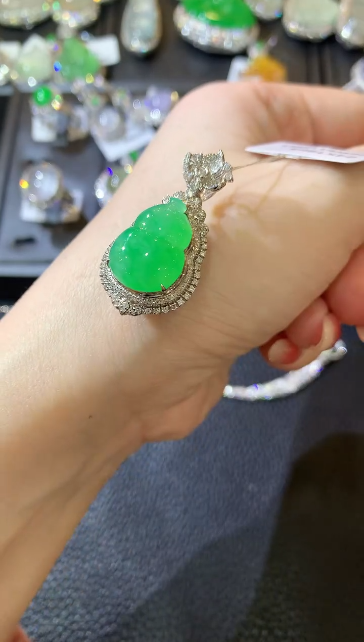 【闪购商品】翡翠吊坠(不含链)18K金镶嵌W5 