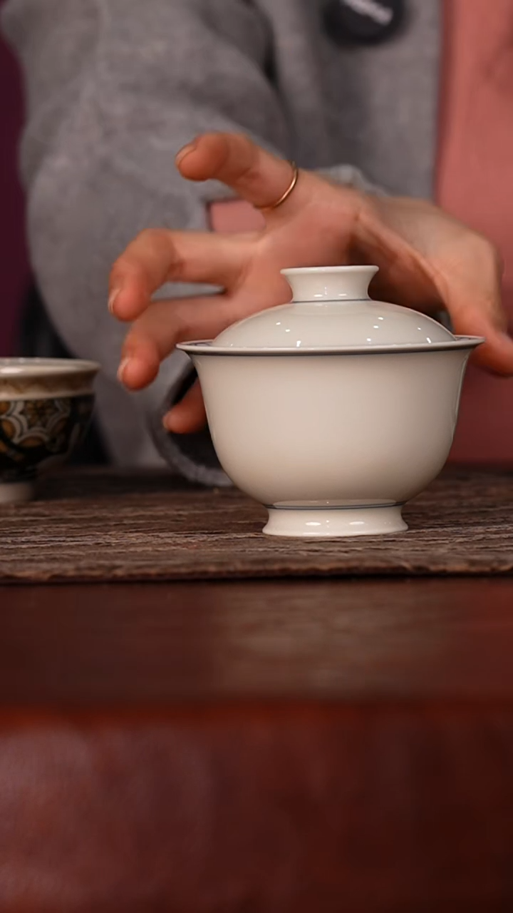 瓷瓷姑娘立勤堂红釉里金盖碗