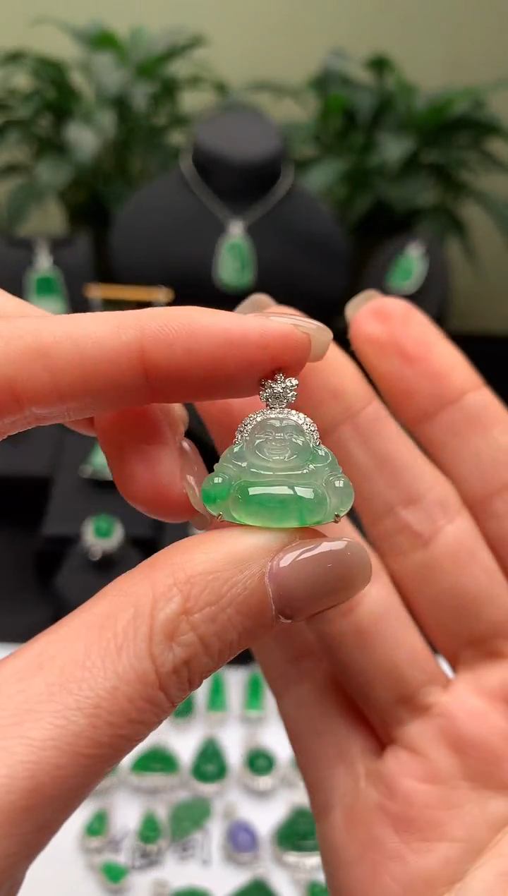 【闪购商品】翡翠颈饰18K金镶嵌飘绿佛公
