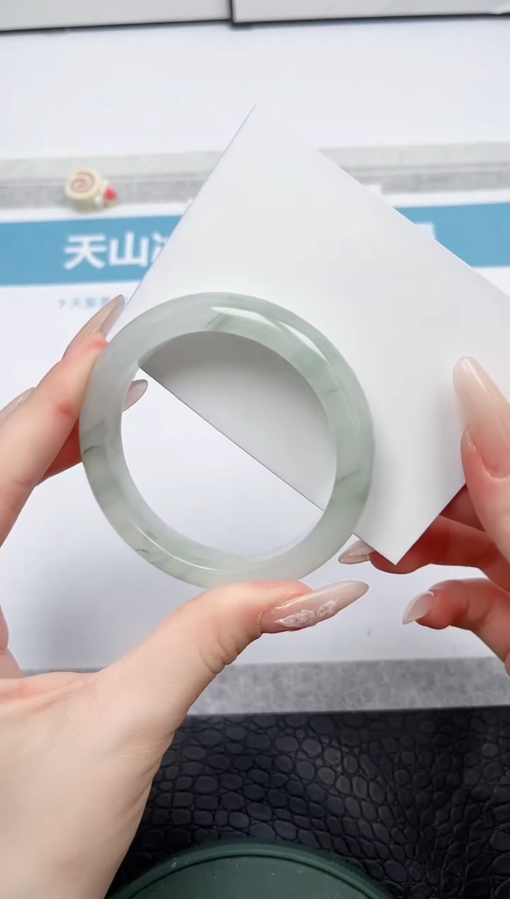 【闪购商品】石英质玉手镯未镶嵌95-56.4