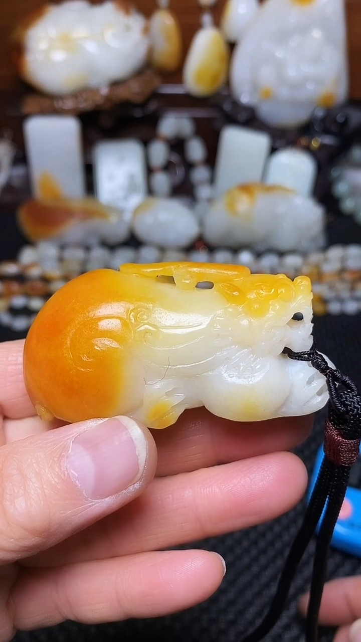 李**里天然玉石       