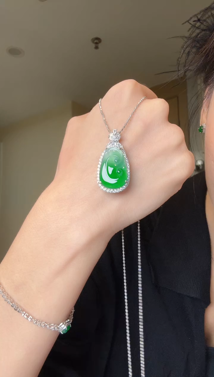 【闪购商品】翡翠吊坠(不含链)银S925镶嵌天然翡翠吊坠