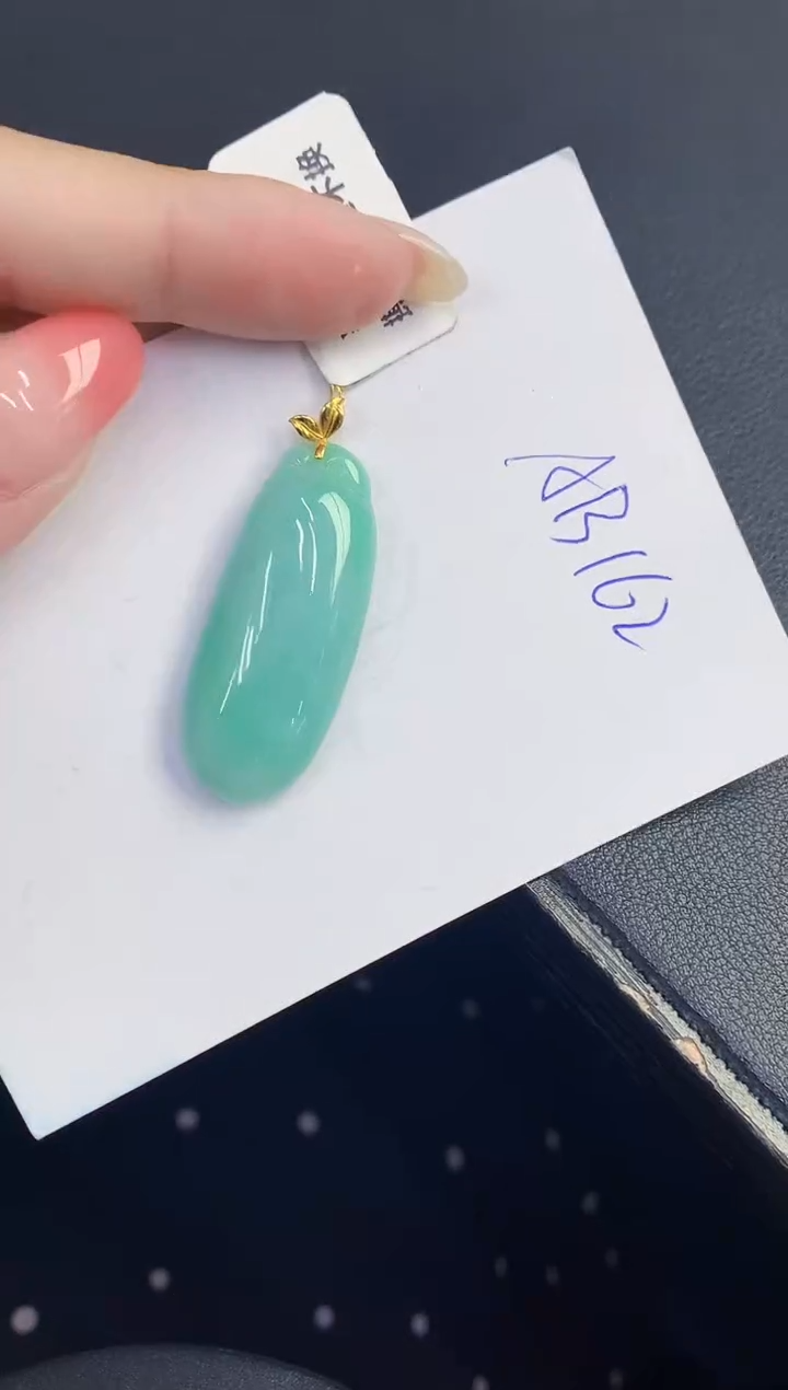 翡翠18K金镶嵌颈饰缅甸天然翡翠A货