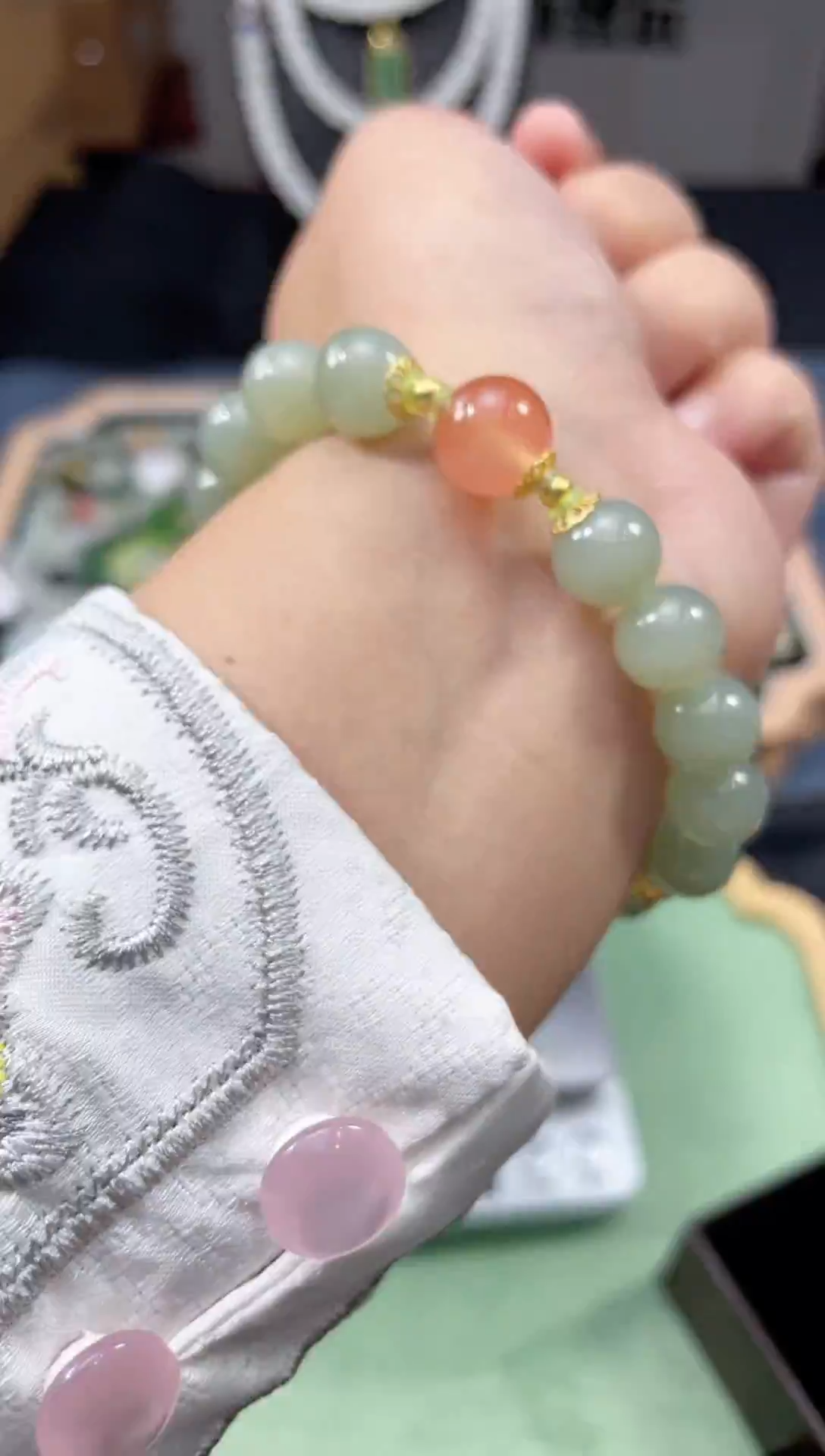 未镶嵌手串和田玉湖水绿手串