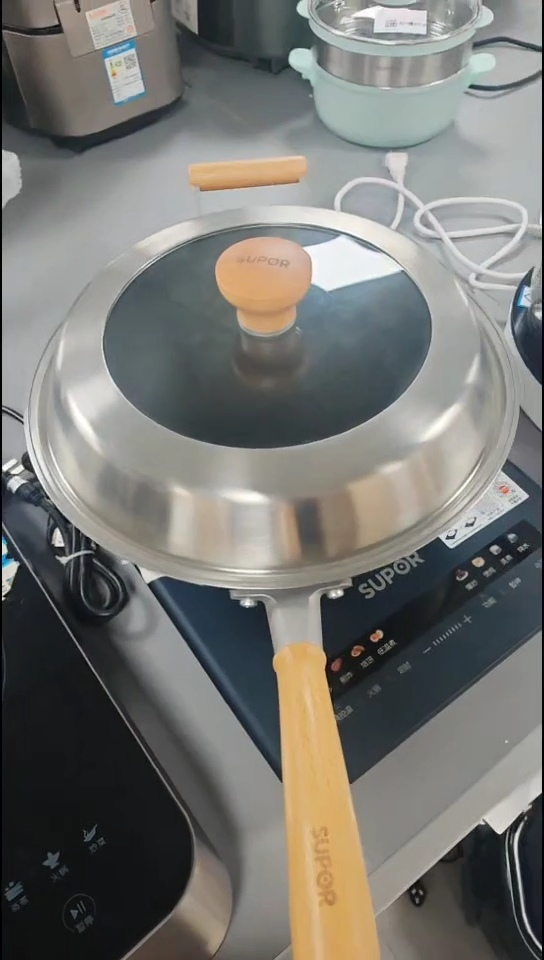 苏泊尔不粘锅  32cm 直径  9成新  样品 