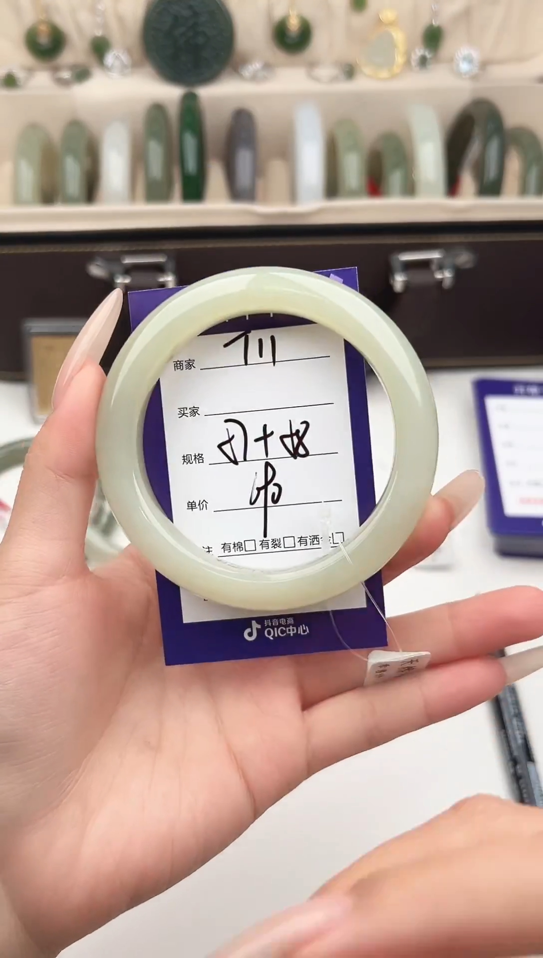 未镶嵌手镯和田玉微色差T11