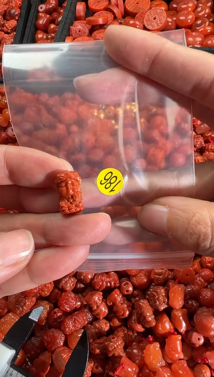 【闪购商品】南红玛瑙颈饰未镶嵌1