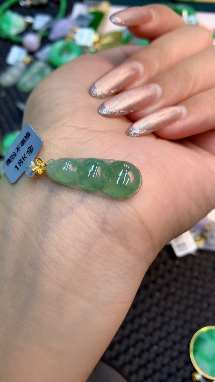 颈饰18K金镶嵌翡翠1