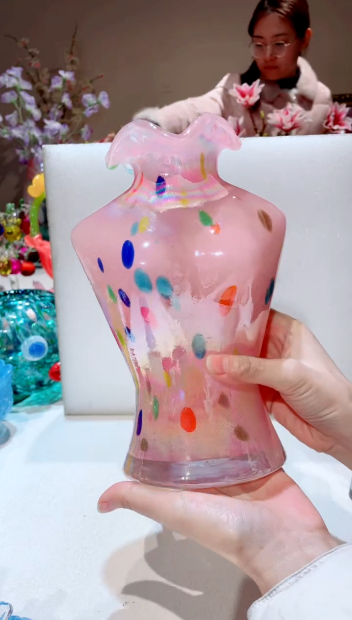 【闪购商品】琉璃手工艺品粉色彩绘美人肩膀花瓶 