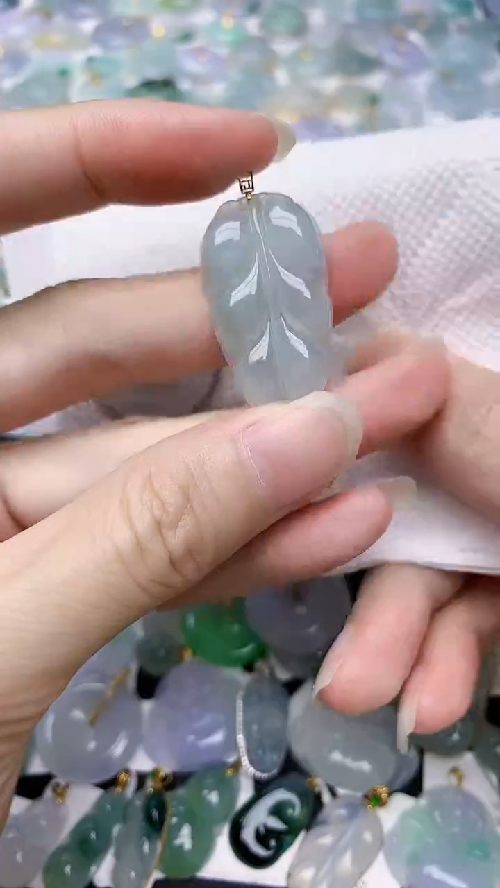 颈饰18K金镶嵌翡翠天然A货翡翠