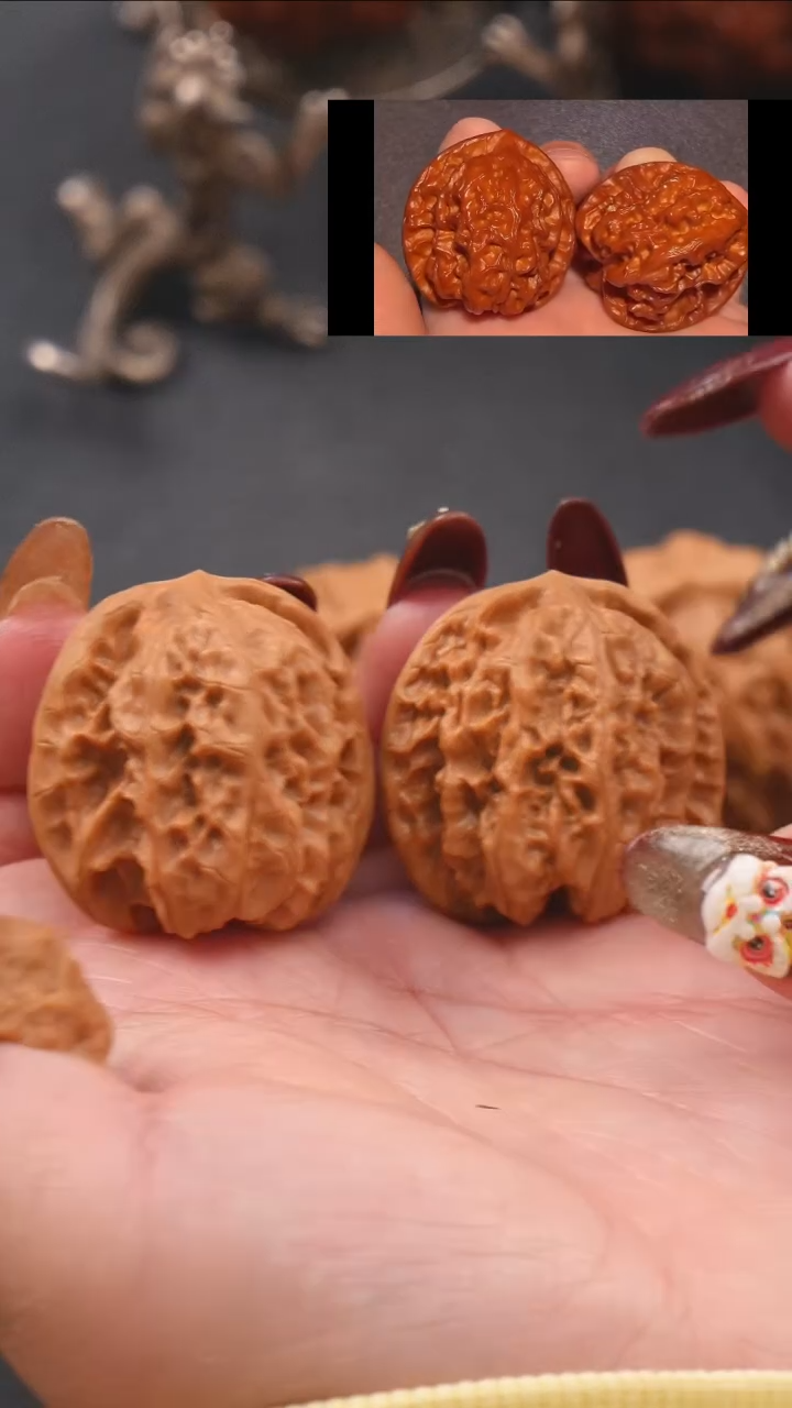 【闪购商品】文玩核桃把件35蜡皮磐石