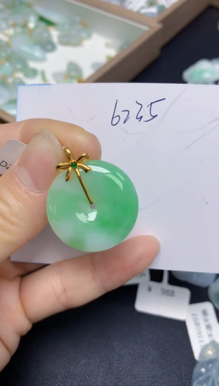 【闪购商品】翡翠挂件18K金镶嵌天然翡翠A货