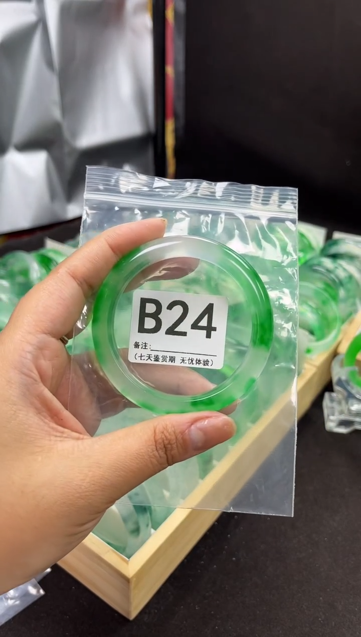 【闪购商品】石英岩玉未镶嵌手镯B24