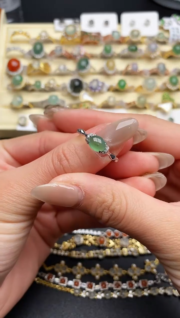 【闪购商品】翡翠戒指银S925镶嵌88888888+4