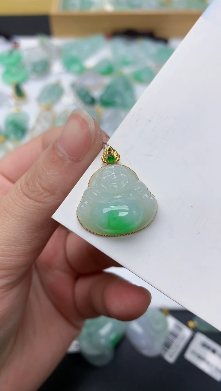 颈饰18K金镶嵌翡翠天然A货