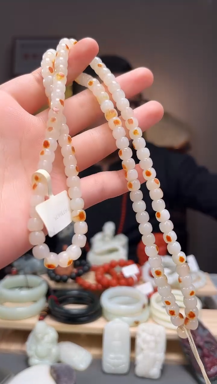 颈饰未镶嵌和田玉吊坠