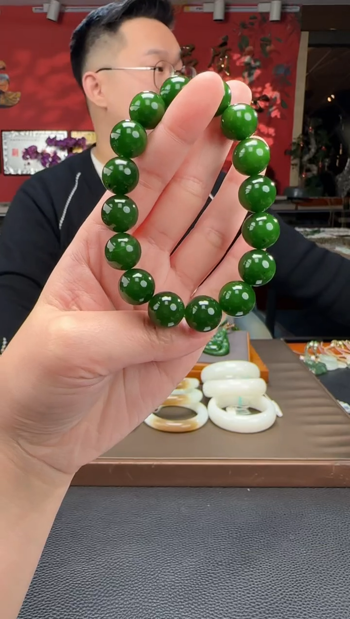 【闪购商品】和田玉手串未镶嵌碧玉菠菜绿单圈手串