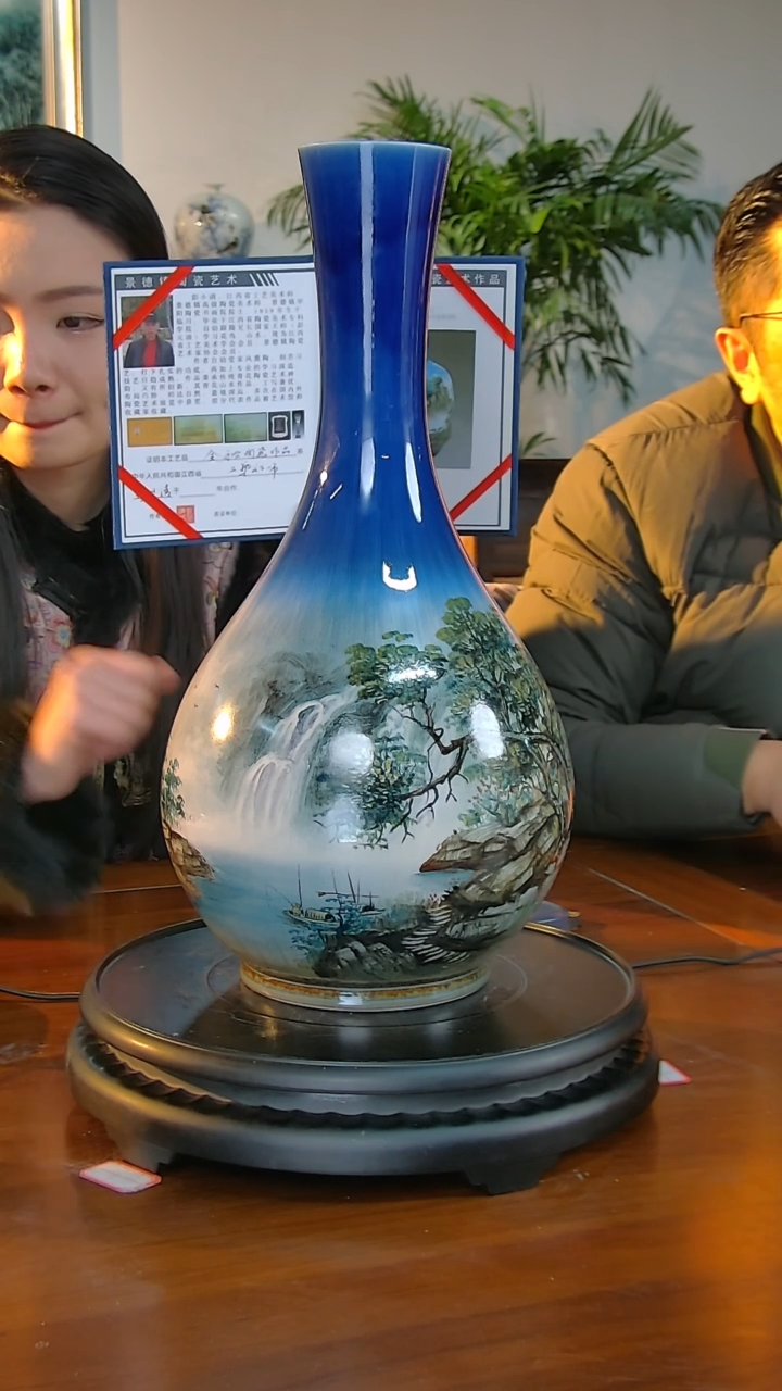 【闪购商品】瓶C19【人间瓷画】《彭小清》