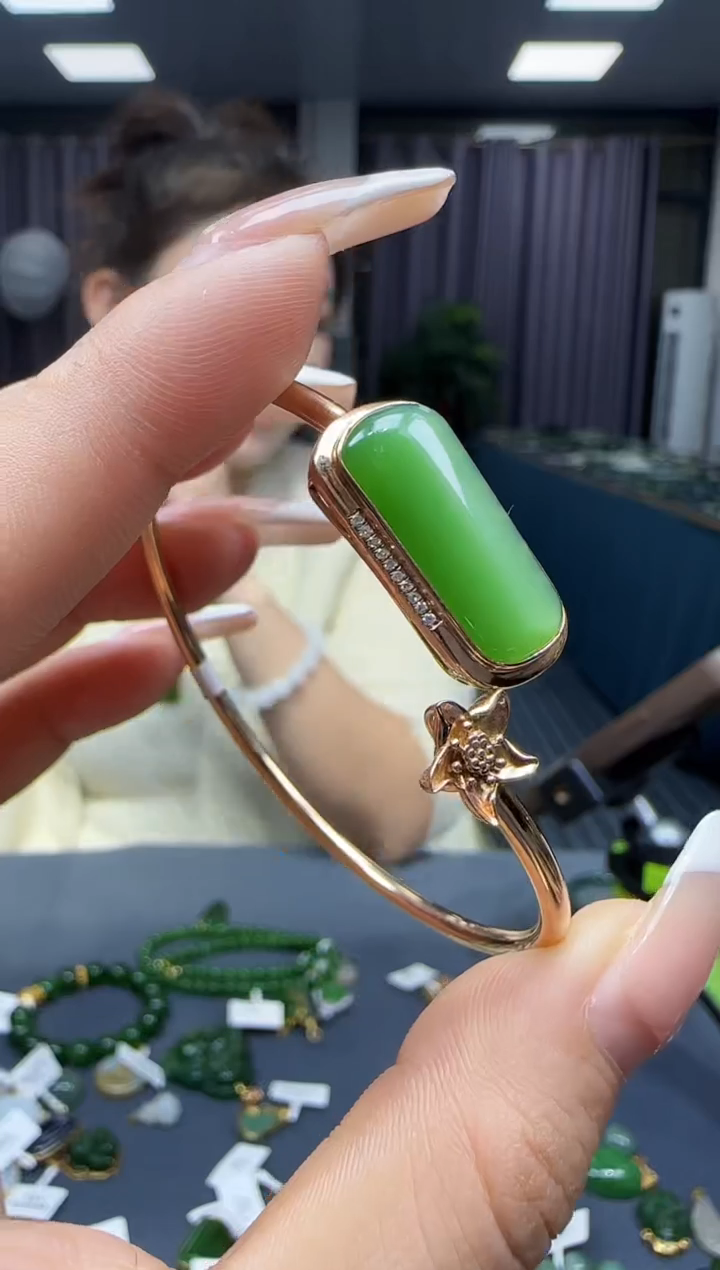 【闪购商品】和田玉手镯18K金镶嵌1