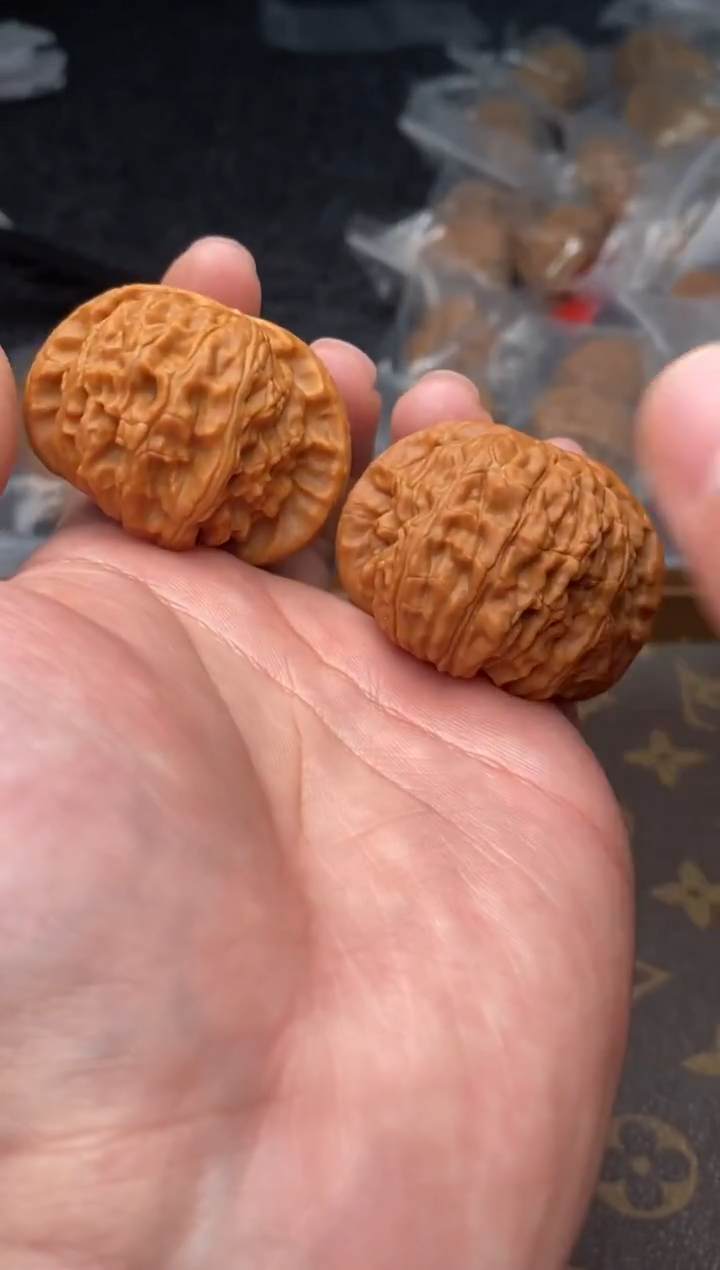 【闪购商品】文玩核桃把件G115号42尺白狮子