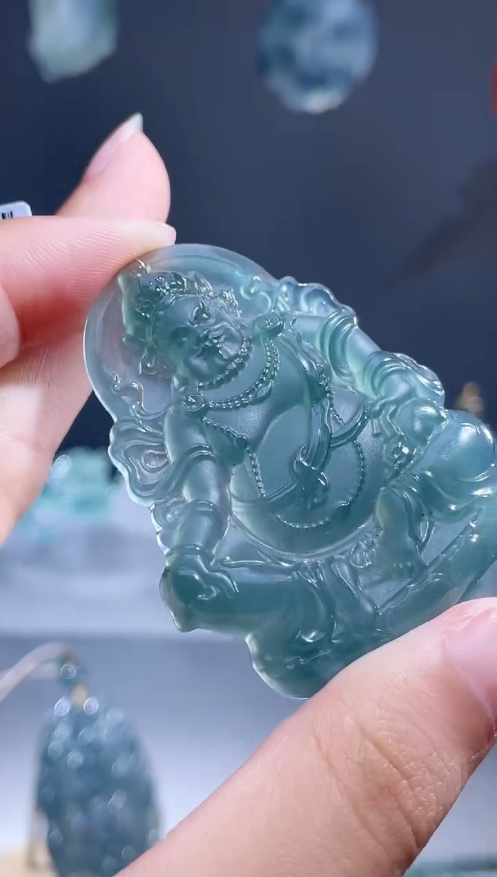 翡翠未镶嵌颈饰黄财神