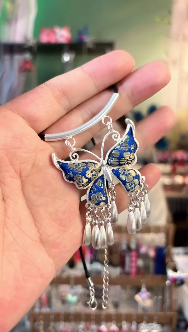 彩云南阁非遗老绣饰品221