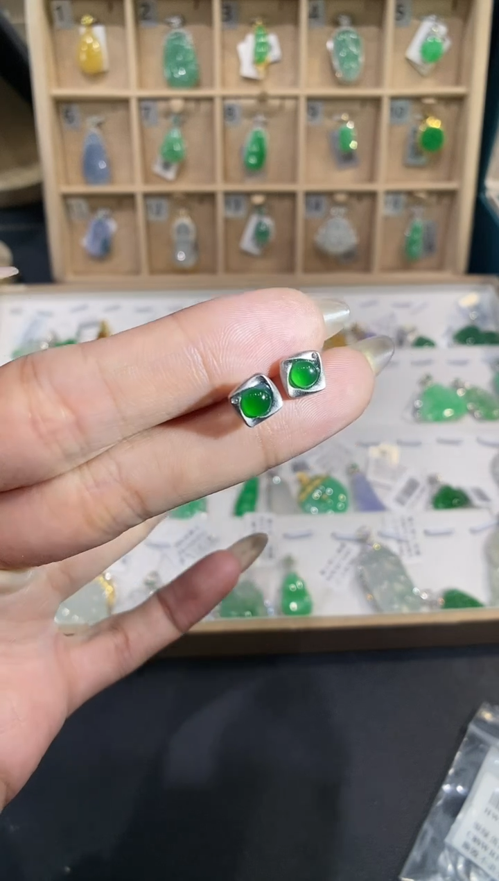 【闪购商品】翡翠吊坠(不含链)银S925镶嵌耳钉